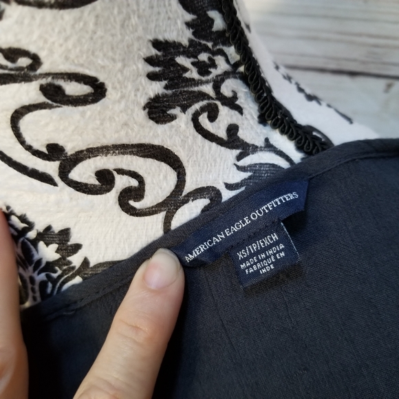 American Eagle Embroidered &Bell sleeves/Top Sz XS - Picture 6 of 7